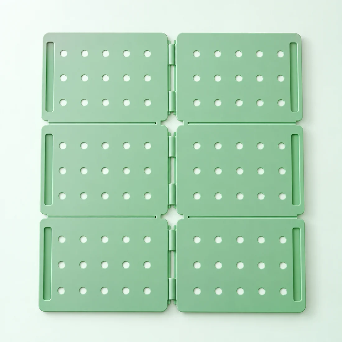 Garment folding board